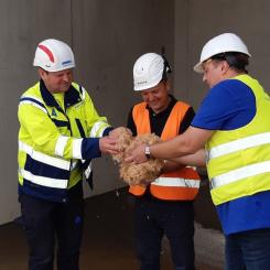 From left to right: Rudolf Hafner, Site Manager, ANDRITZ; Slavisa Radovic, Head of Maintenance in Eschbach, GUTEX; Gerhard Zauner, Project Manager, ANDRITZ