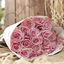 As the floral industry evolves, Carccu, a leading Finnish packaging manufacturer, continues to push boundaries with its extensive collection of flower wrapping paper. Photo: Carccu