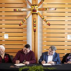 Tla’amin Nation and Domtar sign the tiskwat land agreement in Powell River, BC. From left to right: Elsie Paul, Tla’amin Elder; Hegus John Hackett, Tla’amin Nation; Richard Tremblay, President, Pulp and Tissue, Domtar; and Lana Wilhelm, Director, Indigenous Relations, Domtar. The agreement sees a significant portion of the tiskwat paper mill site lands returning to the Tla’amin Nation. Photo: CNW Group/Domtar
