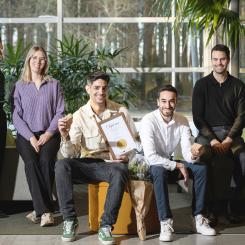 Karlstads Energi in Sweden announced Rekorek in Poland as winner of their innovation competition. Together they will explore the recycling of wine corks. From left: Malin Pettersson, Emmi Billenius, Bruno Lopes, Andre Portugal, Christoffer Henriksson och Frida Michold. Photo: Fredrik Karlsson

 