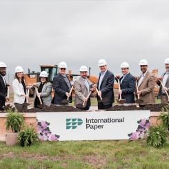 Crowds gather to break ground on International Paper’s Largest Greenfield U.S. Box Plant soon to be built in Waterloo Iowa. Photo: International Paper/PRNewswire