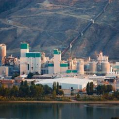 32.4 million will be invested at Kruger Kamloops Pulp Mill to implement innovative technology to diversify its product portfolio and expand into fast growing markets. In addition to improving Kruger Kamloops’ competitiveness, performance, and environmental footprint, this initiative will contribute to securing 340 jobs at the Mill, as well as 1,000 indirect jobs in B.C. Photo: CNW Group/Kruger Inc