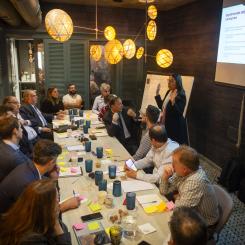 On 16 November 2023, a group of industry leaders came together to a round table in Spain to talk about how to boost the circularity of paper bags in the construction industry. Photo: Mondi