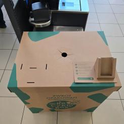 This solution enabled Biedronka to collect over 29 million returnable bottles by the end of March, even before automated reverse vending machines were installed in stores. Photo: Mondi