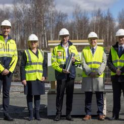 From left: Markus Gärtner, CEO Corrugated Packaging Mondi Group; Elsi Katainen Member of The European Parliament; Juha Koukka MD Mondi Powerflute Oy; Jarmo Pirhonen Mayor of Kuopio; Andrew King, Mondi Group CEO. Photo: Mondi