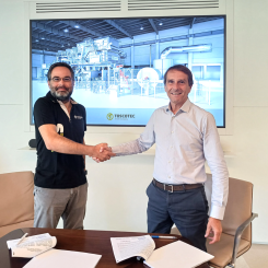(From left to right) Ivo Valtchev, Pulp Mill Holding - Vice CEO at Kyiv Cardboard and Paper Mill, and Alessandro Mennucci, Toscotec CEO, during contract signature at Toscotec’s headquarters in Lucca, Italy. Photo: Toscotec