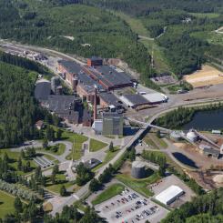 The Simpele mill. The investment shutdown will last approximately five weeks and includes key installations such as a complete modernisation of the coating section, expansion of the coating kitchen, and commissioning of a new pallet packaging line. Photo: Metsä Board