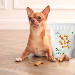 Pet treats are often oily and aromatic and have traditionally relied on plastic or aluminum laminates or papers with PFAS-based grease barrier. Photo: UPM