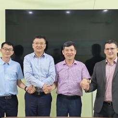 Left to right: Rencheng Mao, Engineer, GDT; Hanson Zhao, Vice President Sales, Voith Paper Asia; Dinh Nhu Kien, Chairman of the Board of Directors, GDT; and Ronaldo Parucker, Senior Vice President Business Development, Voith Paper SEA. Photo: Voith
